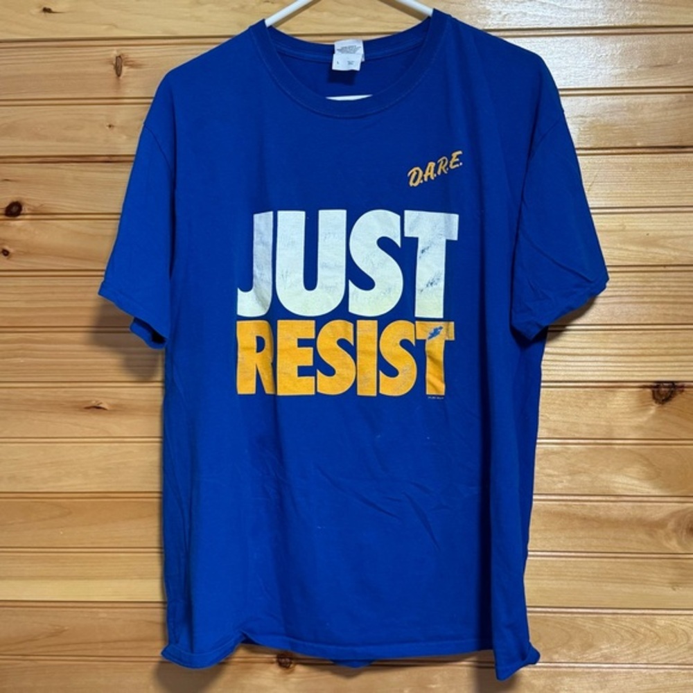 D.A.R.E Just Resist Blue Fruit of the Loom Tee Size Large